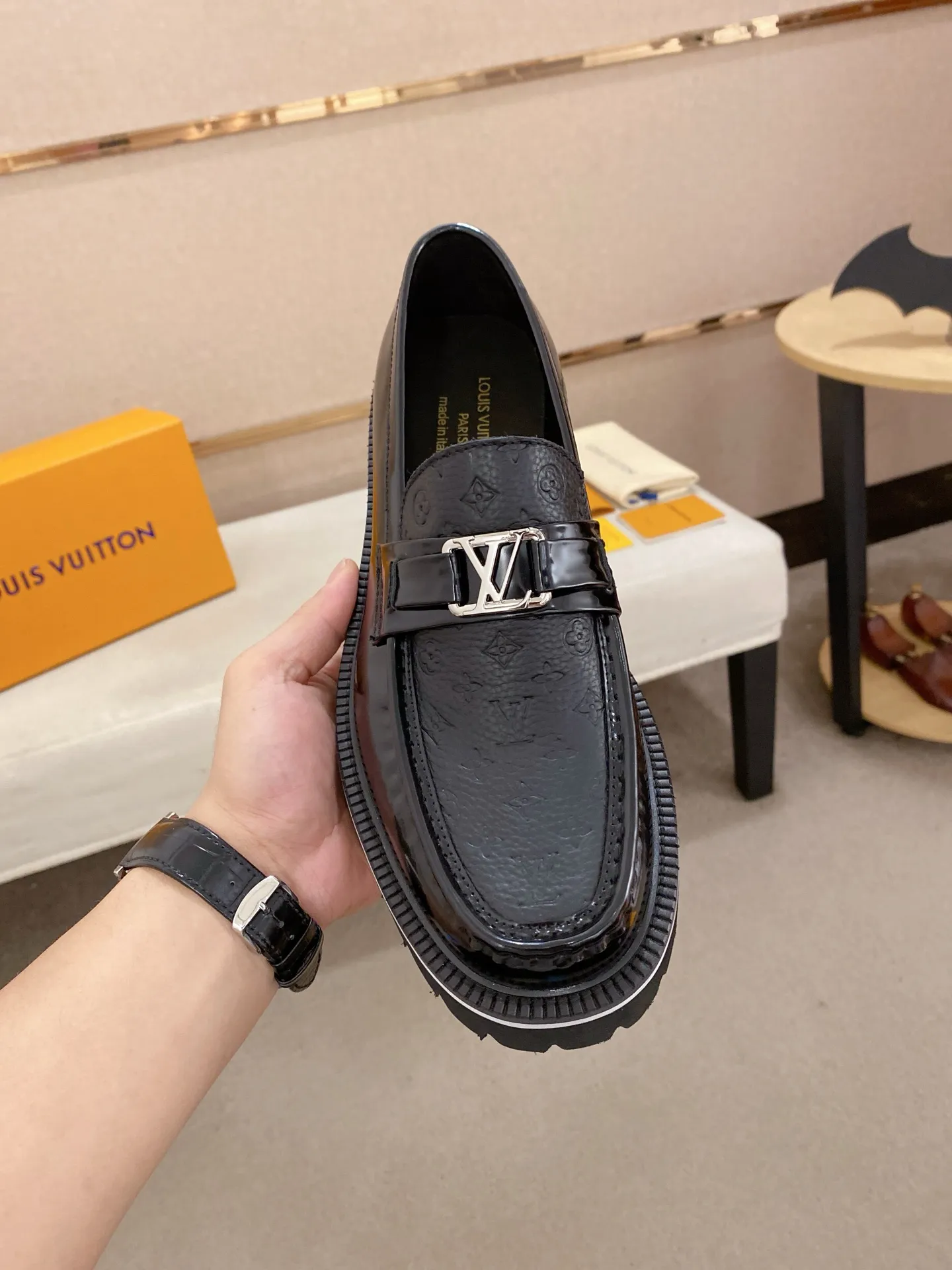 Men's shoes💰 580💰🌲 LV's top 🔍🔍 new men's leather shoes 🚹 are on sale at the same time at counters ⚠The uppers are imported cowhide from Italy, the entire imported cowhide lining, imported accessories 💪💪, completely 1⃣️ to 1⃣️ replica 🇮🇹💪 💪, ⚠Sole: The original sole is specially provided by the original factory, the exclusive movable molded sole is super comfortable, ⚠The original factory follows the order, 🔍🔍high quality, you can enter and exit the counter at will, welcome to compare⚠Size: 38-45